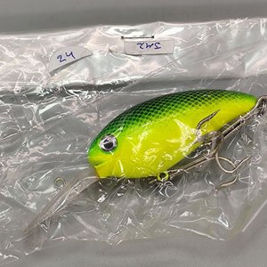 Señuelo Artificial Crankbait Verde y Amarillo con Babero y 2 Anzuelos - imagen 7