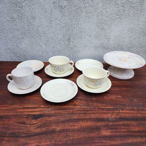 Juego de Tazas y Platillos de Café con Flores - imagen 2