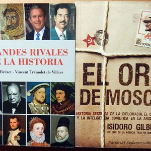 Lote de 5 Libros: Grandes Rivales de la Historia, Matar Sin Que Se Note, La Mafia del Oro, Crónicas del 900 (II), El Oro de Moscú - imagen 1