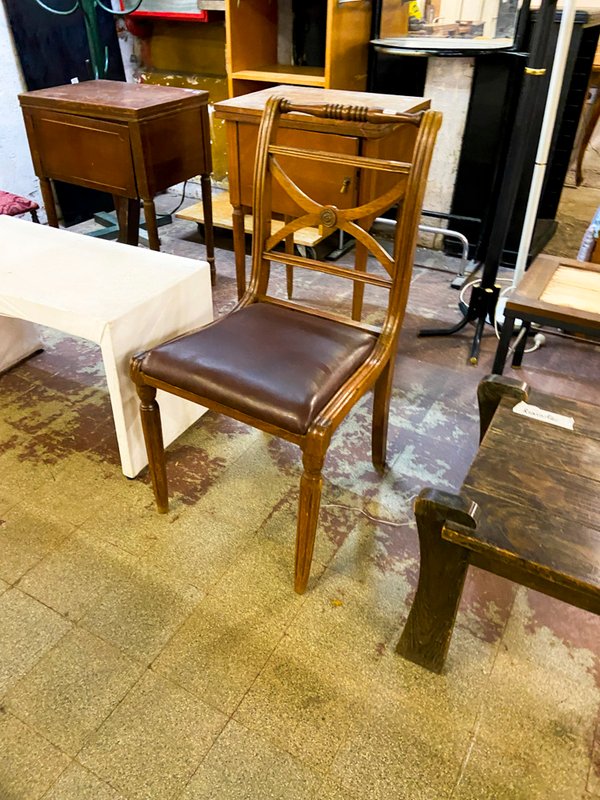 Silla de Comedor Estilo Clásico Tapizada en Cuero Marrón