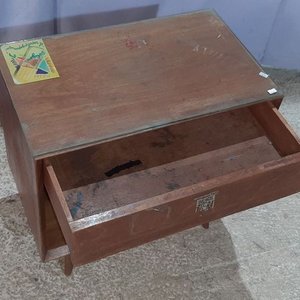 Mesa de Luz Americana Madera con Cajón, Estante y Vidrio - imagen 2