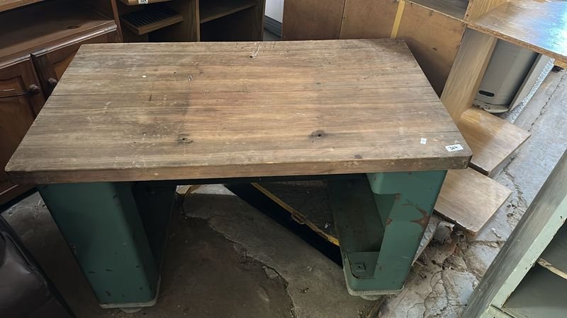 Lote anterior: Escritorio de escritorio de madera dura con base de hierro