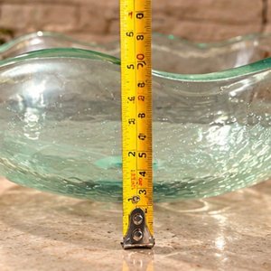 Bacha de Apoyo de Cristal Translúcido Verde Agua con Diseño Floral y Bordes Ondulados - imagen 2