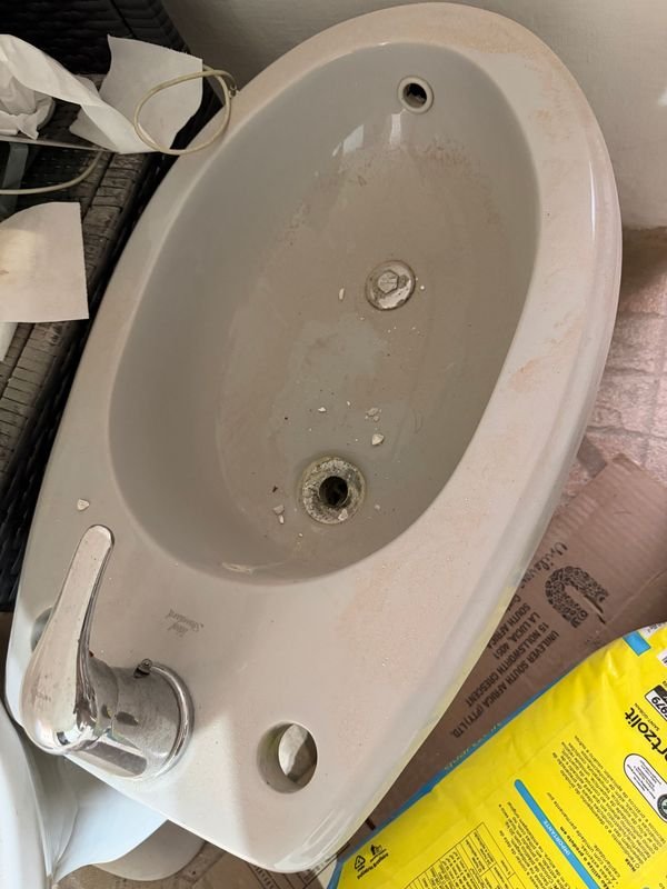 Bidet de Cerámica Ovalado con Grifería Monomando Plateada