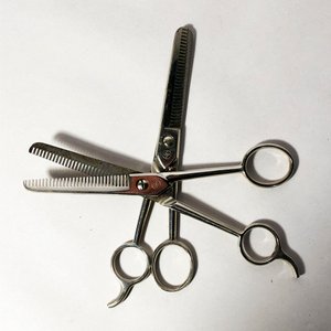Lote de 4 piezas: Tijeras de peluquería, navaja y reloj de dama - imagen 2