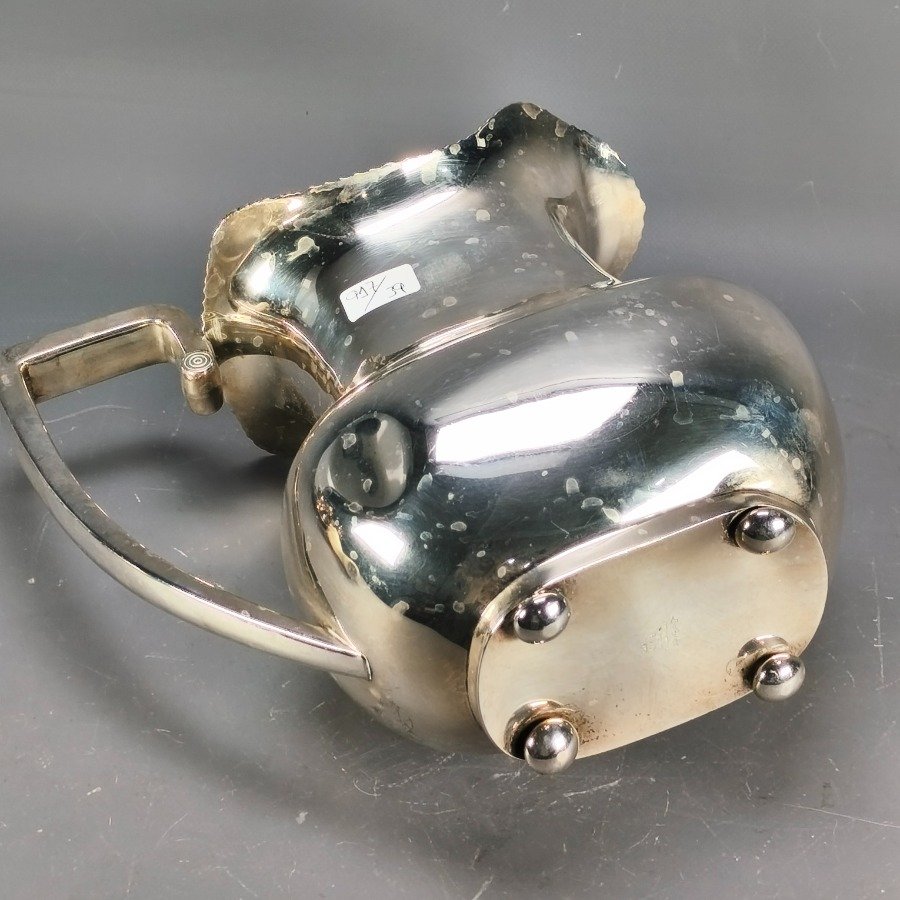 Jarra para agua de plata sterling con detalles en relieves - imagen 10