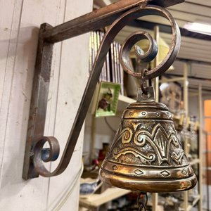 Campana Decorativa de Bronce con Soporte de Hierro Forjado - imagen 2
