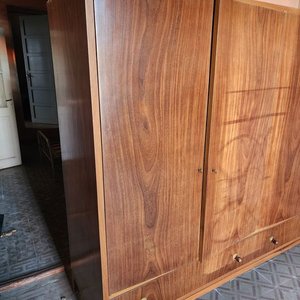 Ropero Macizo Estilo Americano de Madera con 4 Puertas y Cajones - imagen 2
