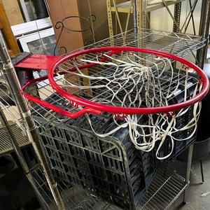 Lote siguiente: Aro de Básquet Rojo con Redes