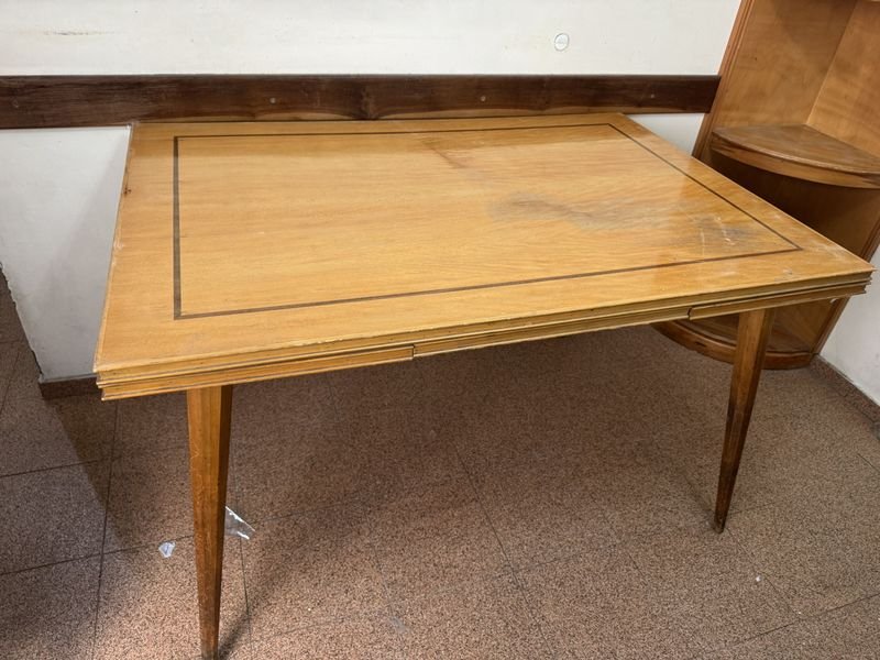 Lote anterior: Mesa Americana de comedor con dos extensiones