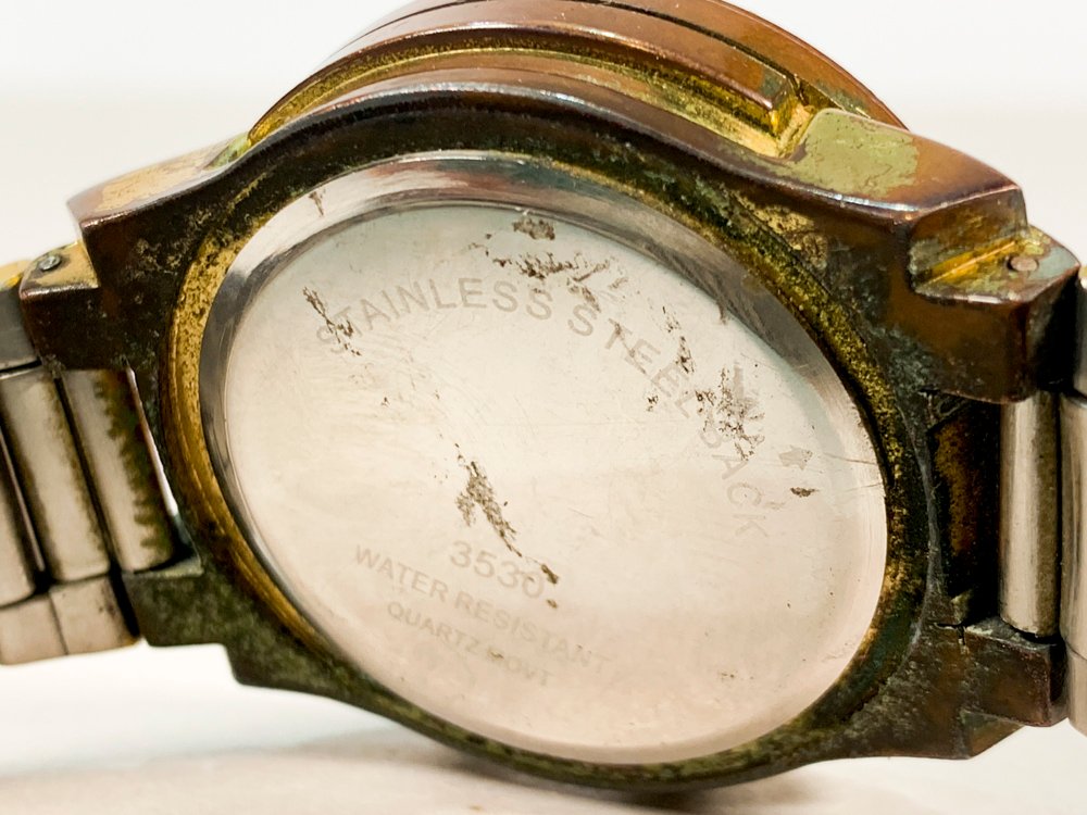 Reloj de pulsera moderno en oro - imagen 4