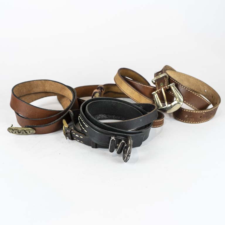 Lote anterior: 6 Cintos de cuero 