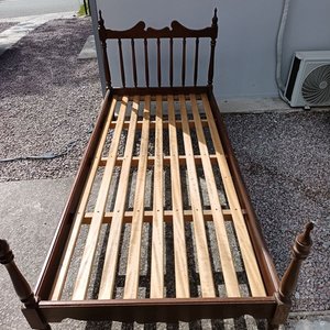 Lote anterior: Cama Antigua de 1 Plaza en Madera Oscura