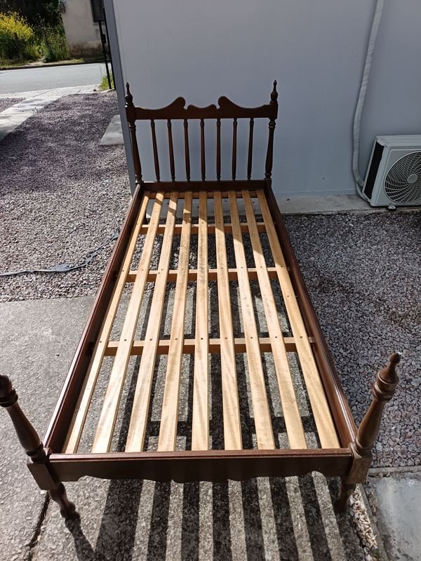 Cama Antigua de 1 Plaza en Madera Oscura