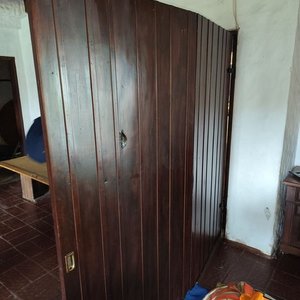 Biombo Divisorio con Perchero de Madera Oscura - imagen 2