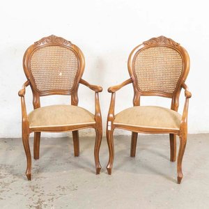Lote siguiente: Par de Sillones Franceses Estilizados con Respaldo Esterillado y Asiento Tapizado