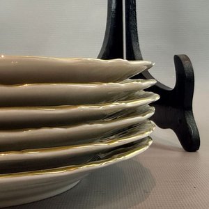 6 Platos de Porcelana con Decoración Dorada - imagen 2