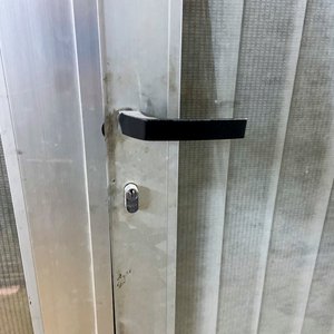 Portón de Aluminio y Vidrio con Dos Hojas - 222 x 181 cm - imagen 4
