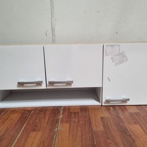 Lote siguiente: Mueble Aéreo Blanco con Puertas y Estante Abierto