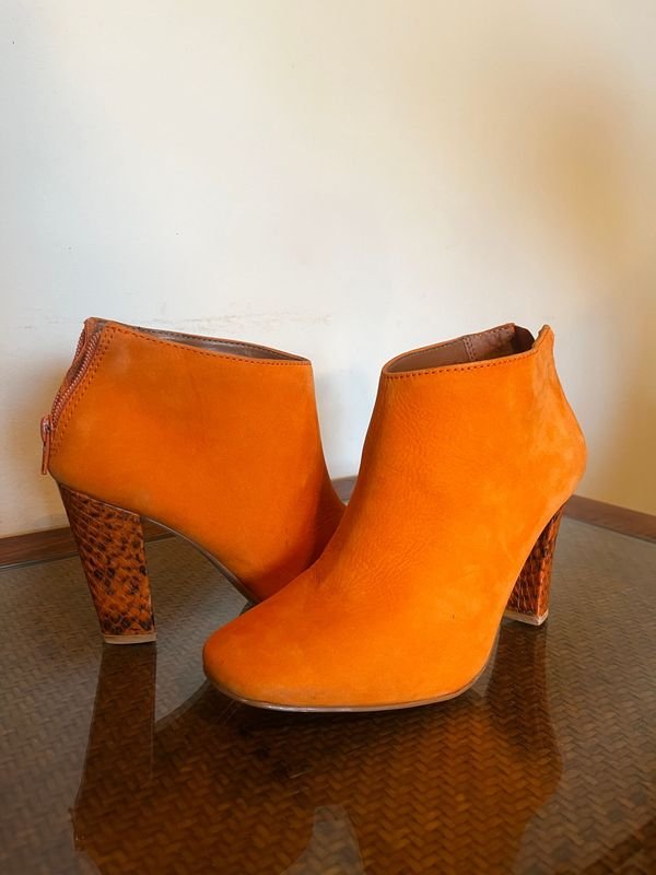 Botita Corta Naranja Gamuza Taco Animal Print Talle 37 - imagen 1