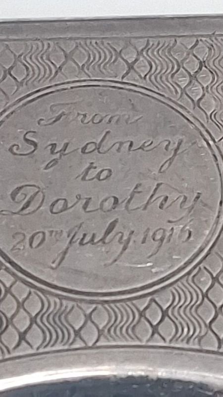 Reloj de viaje en plata con estuche y detalles - imagen 2