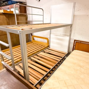 Cama Cucheta Metálica con Escalera y Base de Madera - imagen 2