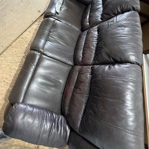 Sofá Reclinable de 3 Plazas en Cuero Sintético Marrón con Desgaste - imagen 2