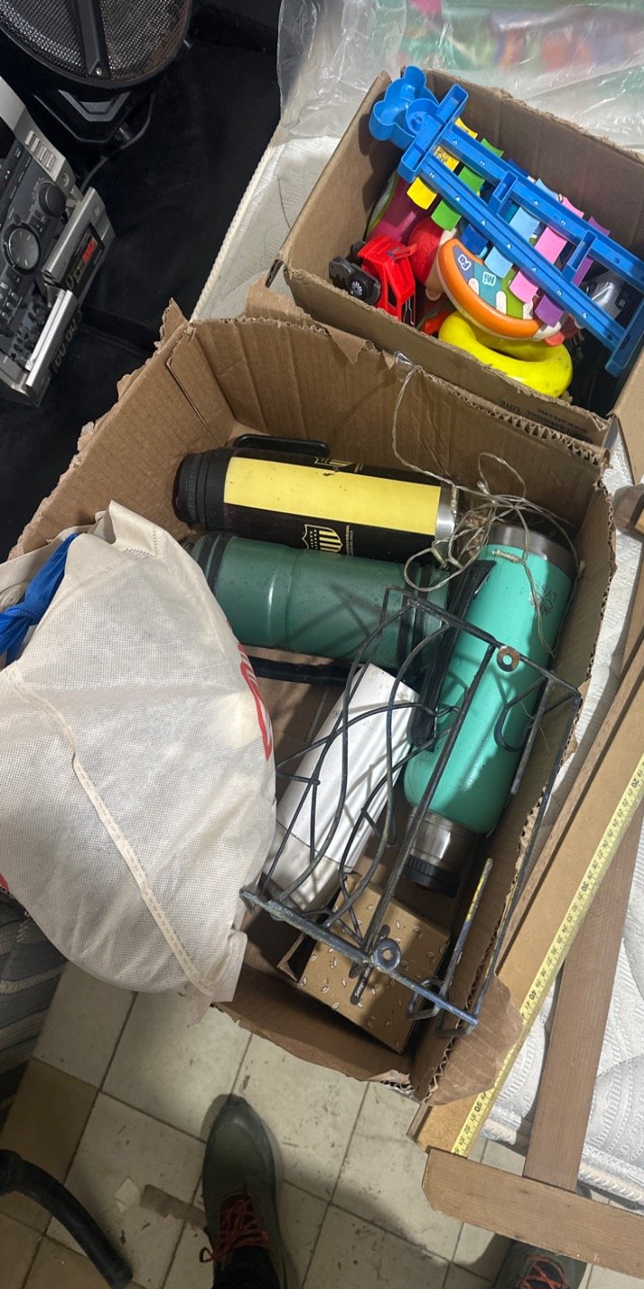 Lote Variado: Termos, Juguetes y Accesorios
