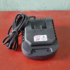 Set de 3 Cargadores de Baterías de Litio Neo 20V para Herramientas - imagen 2