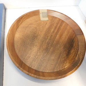 Lote siguiente: Bandeja redonda de madera