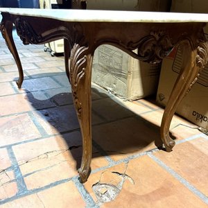 Mesa Ratona Victoriana con Tapa de Mármol y Detalles Tallados - imagen 4