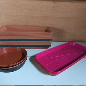 Lote de Bandejas para Macetas Rectangulares y Redondas - imagen 1