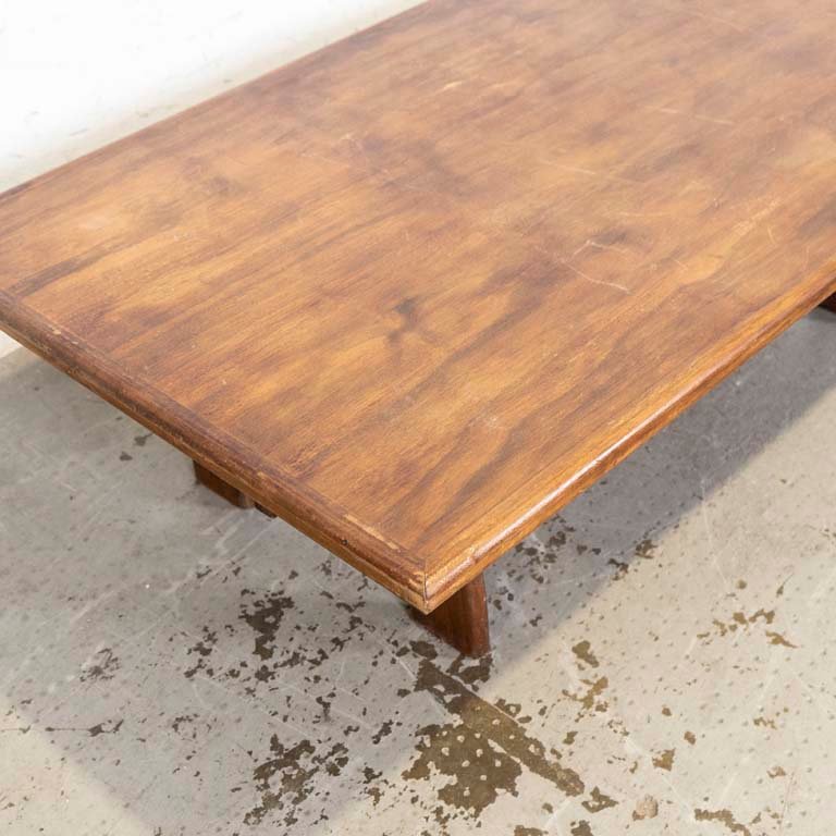 Mesa de living en madera con detalles y manchas - imagen 2