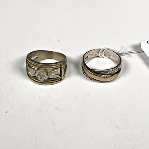 Dos Anillos de Plata y Oro con Diseño Floral y Grabado - imagen 2