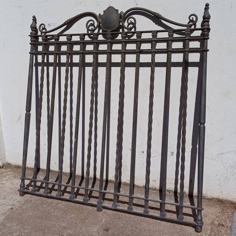 Puerta de hierro forjado antigua - imagen 2