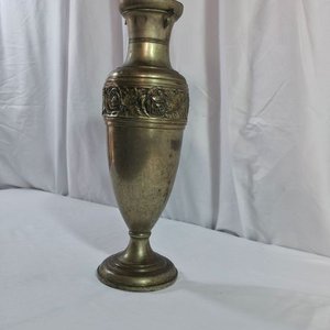 Ánfora Antigua de Peltre con Diseño Floral - imagen 3