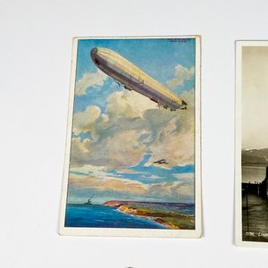 Una posfarte y figuritas sobre zeppelin - imagen 3