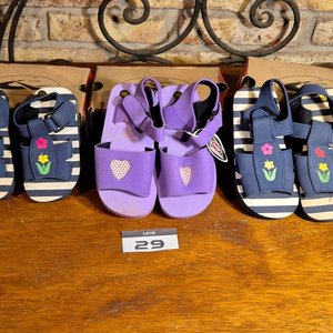 Lote de 7 Sandalias Infantiles: Varios Modelos, Colores y Talles - imagen 3