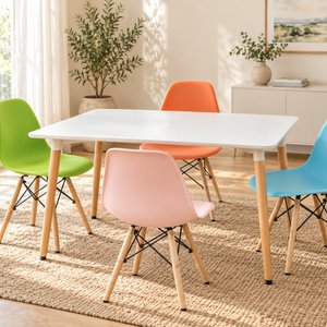 Lote siguiente: Juego de Comedor Eames Rectangular Laqueado con 4 Sillas Patas de Madera