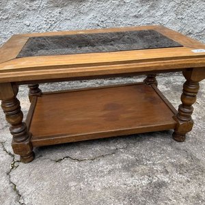 Mesa de Living de Madera con Tapa de Vidrio y Estante Inferior - imagen 3