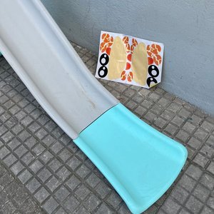 Tobogán Infantil de Plástico con Aro de Basketball y Adhesivos - imagen 4