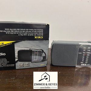Lote siguiente: Radio Portátil CMiK con AM/FM y Batería