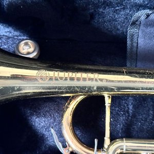 Trompeta Jupiter JTR 408 Dorada con Estuche y Manual - imagen 4