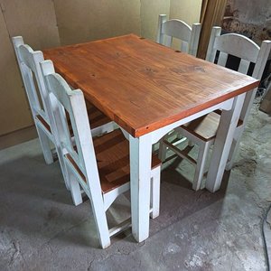 Juego de Comedor de Madera: Mesa y 4 Sillas en Excelente Estado - imagen 2