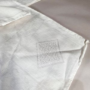 Seis Servilletas Antiguas de Tela Blanca con Diseño - imagen 2
