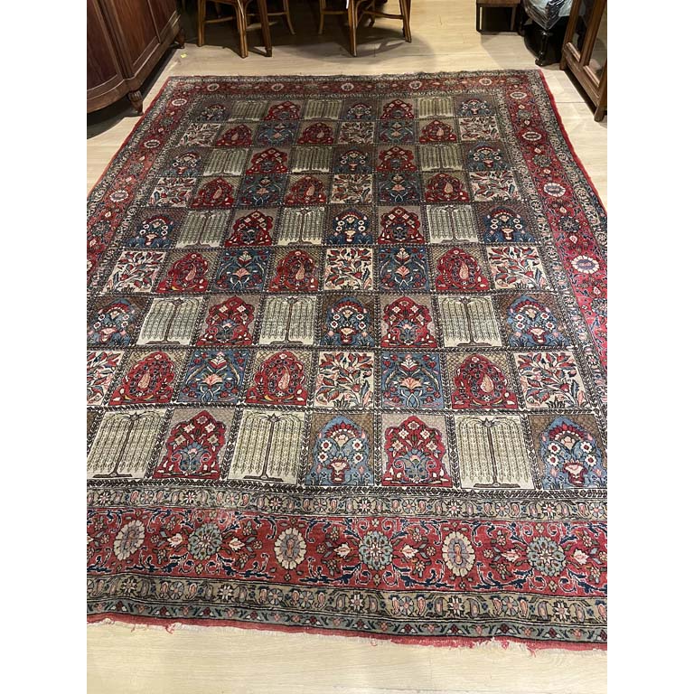 Alfombra estampada con detalles - Medidas: 326x244cm