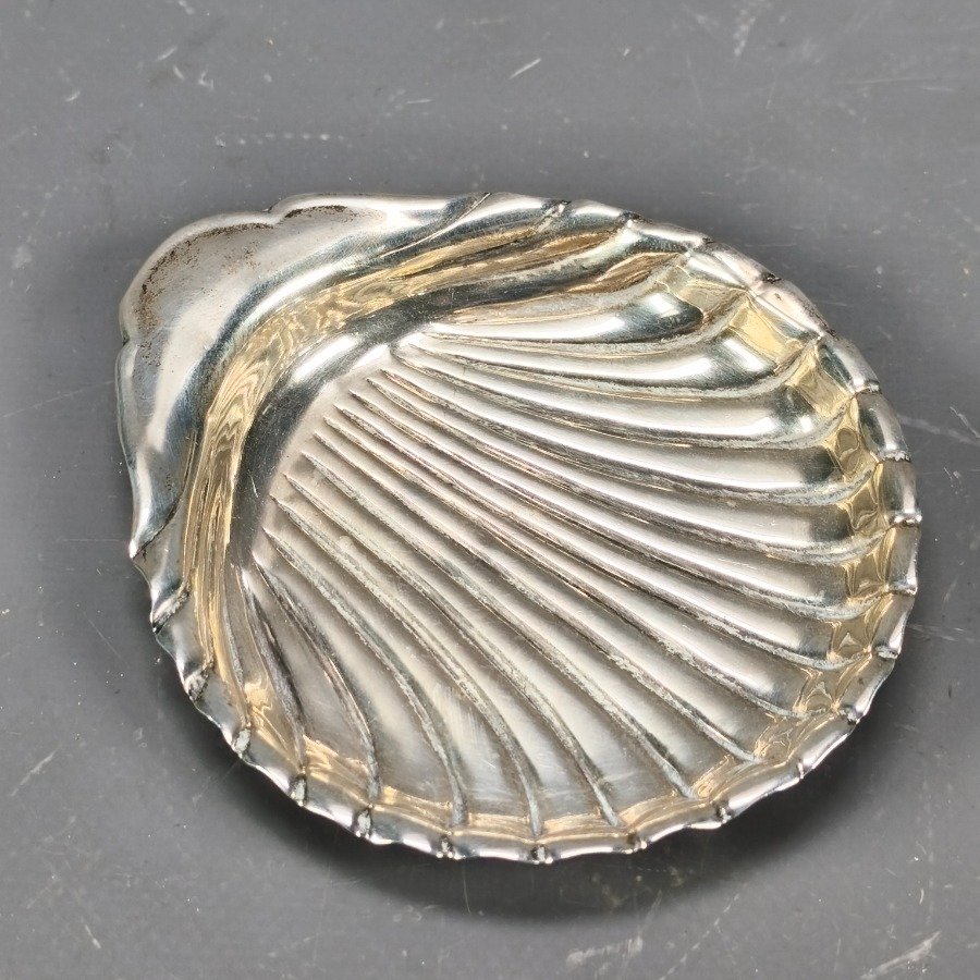 Lote anterior: Despojador en plata sterling con forma de concha de mar