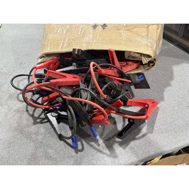 Lote anterior: Caja de arranque de emergencia con cables y pinzas