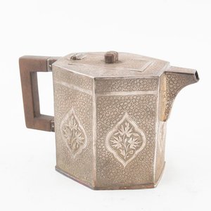 Lote anterior: Tetera Antigua de Plata Labrada con Flores y Asa de Madera