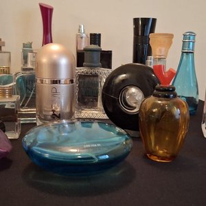 Lote de Frascos de Perfume Vacíos de Colección - imagen 6